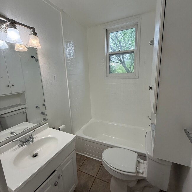 Building Photo - 3 bedroom 1 bath Bungalow with Large fenced in back yard available now.