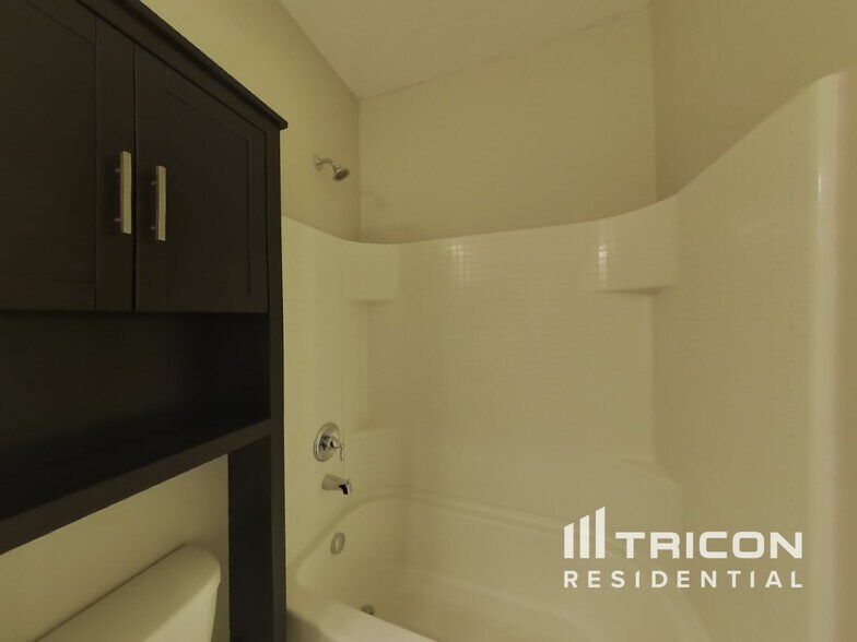 Building Photo - 10250 Copalito Dr