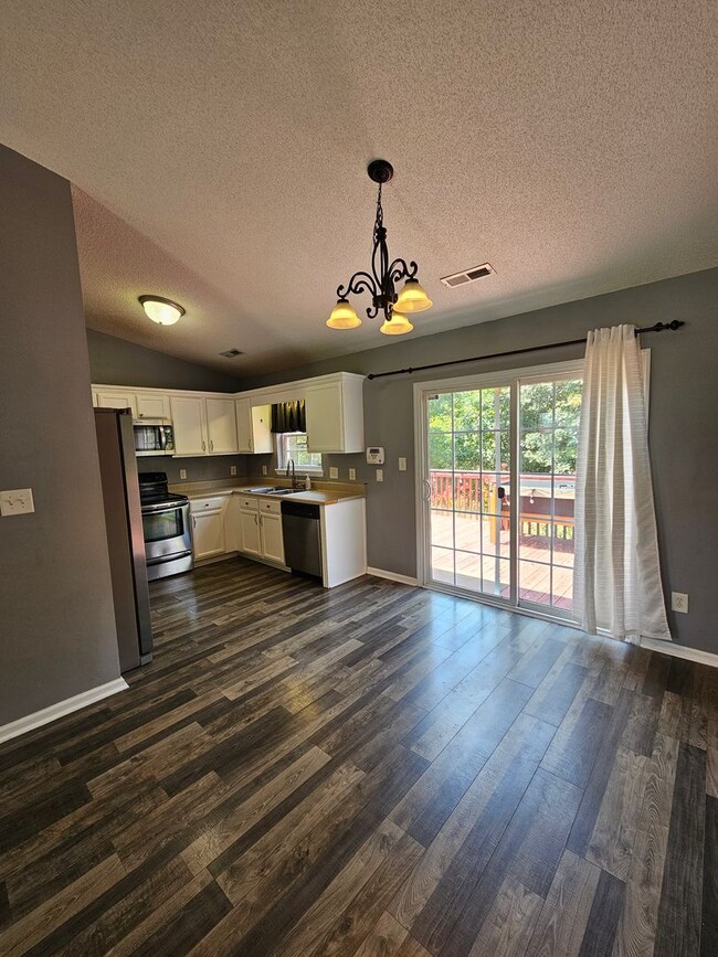 Building Photo - 3 Bedroom 2 Bath Richlands Home for Rent