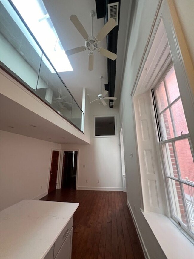 Building Photo - 125 Washington St