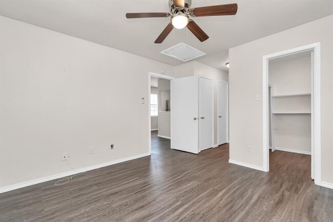 Building Photo - 915 Eleanor St