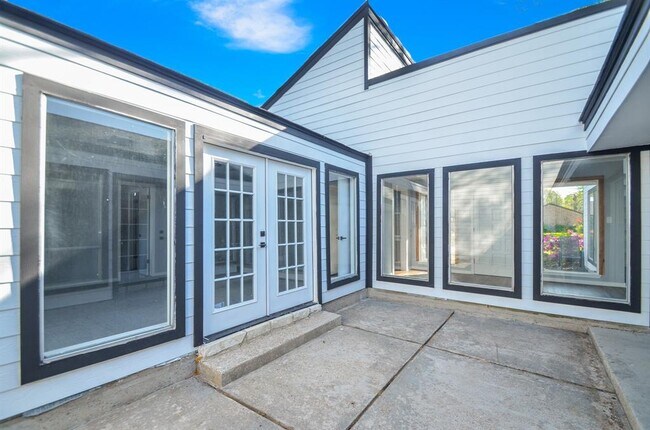 Building Photo - 48 Artesia