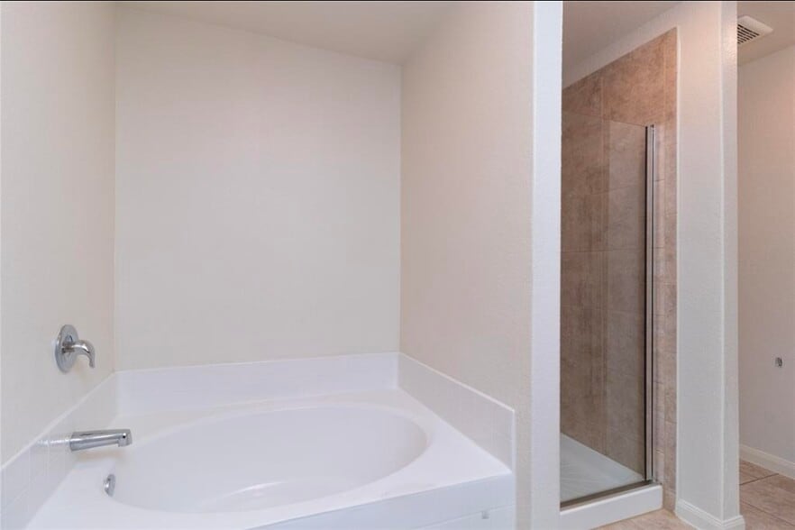 Building Photo - 15310 Albert Oak Dr