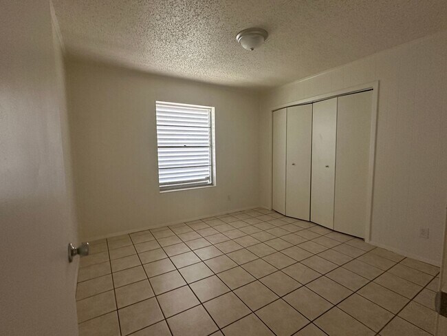 Building Photo - Ready for move in
