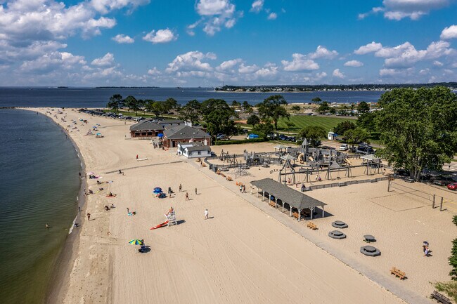 Building Photo - 4 Spriteview Ave