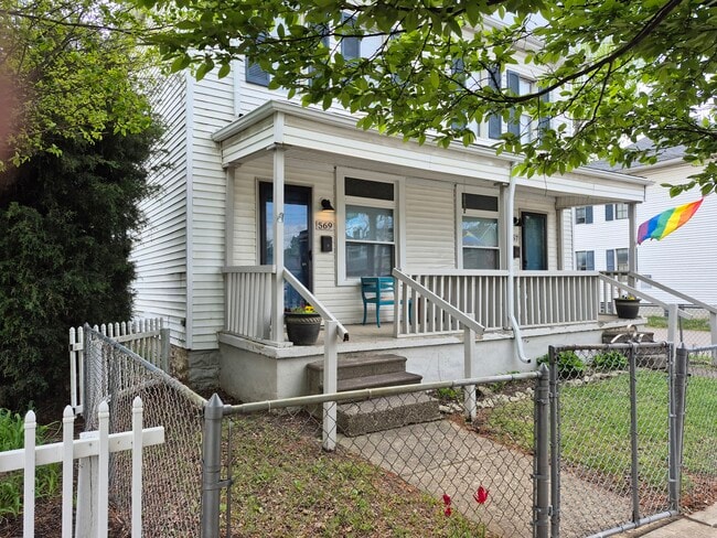 Building Photo - 569 E Whittier St