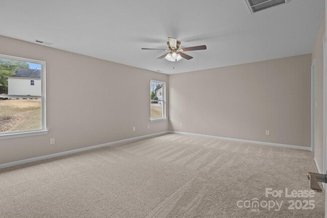 Building Photo - 302 Flanders Dr