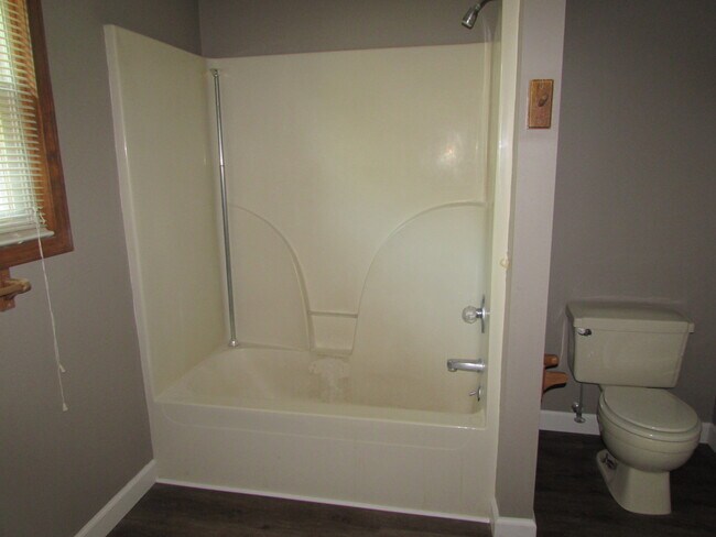 Building Photo - 3 Bedroom House Close to FLW -  New LVP Fl...