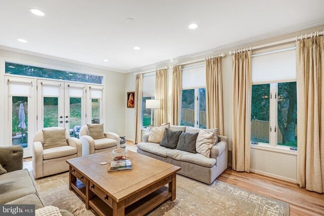 Building Photo - 1504 Wake Forest Dr