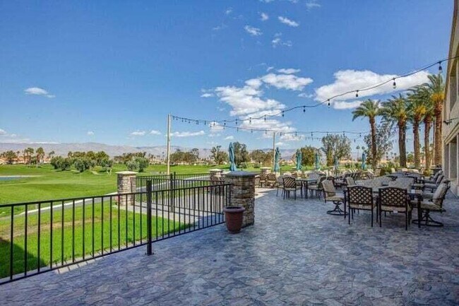 Building Photo - 688 Vista Lago Cir N