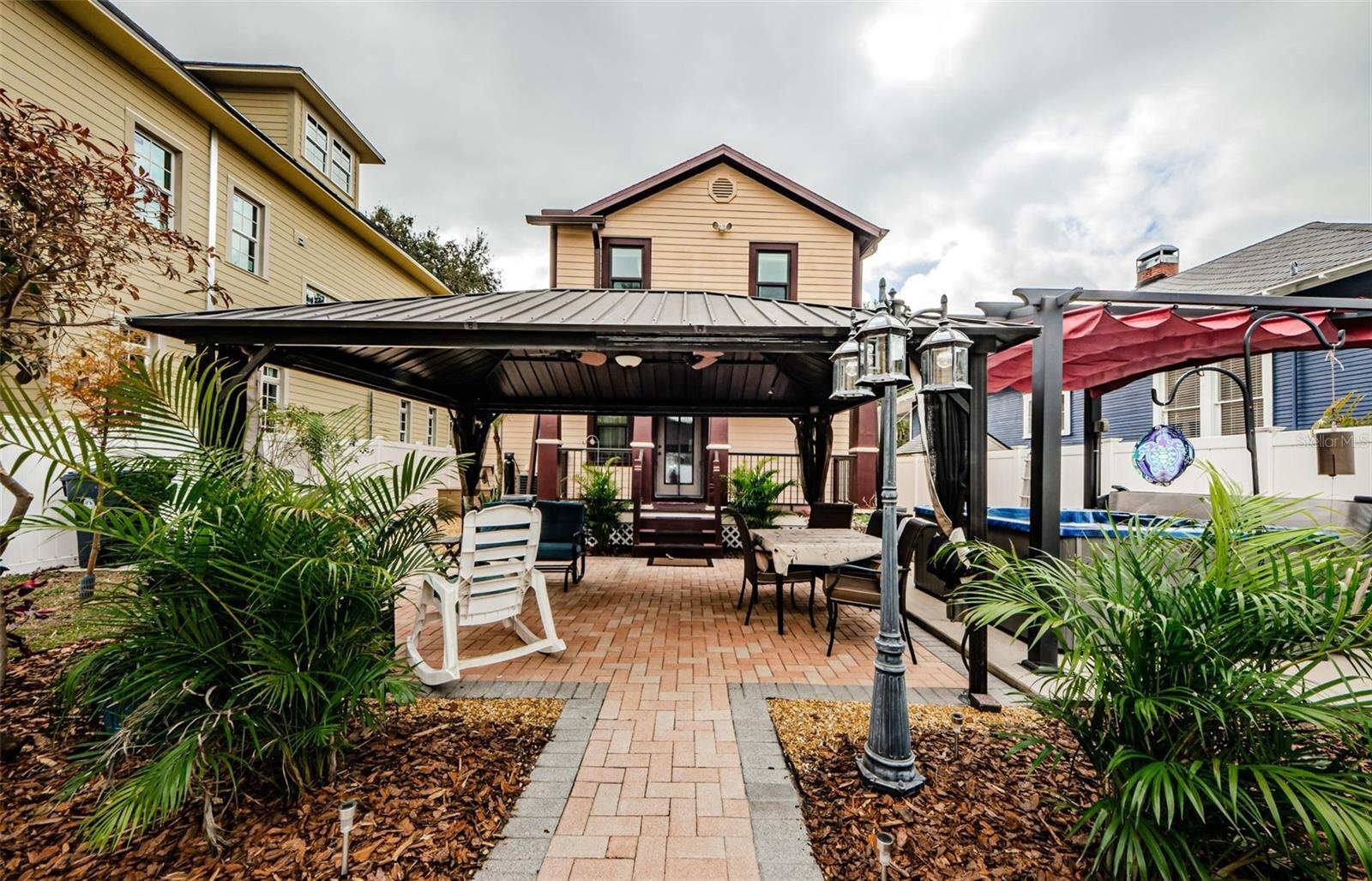 Building Photo - 308 E Ross Ave