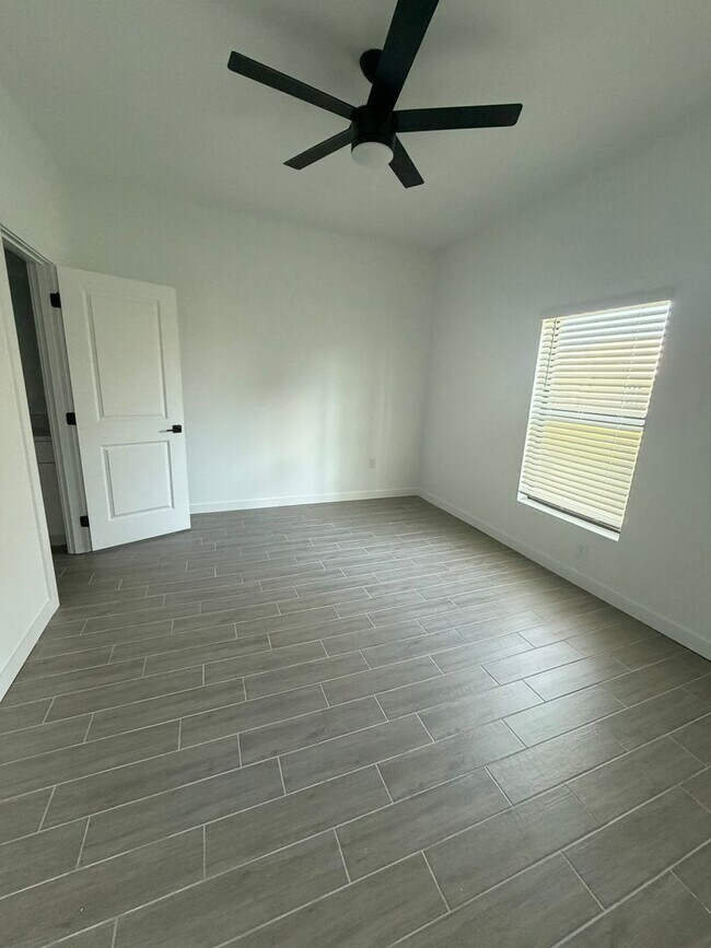 Building Photo - 1506 Gary Ln