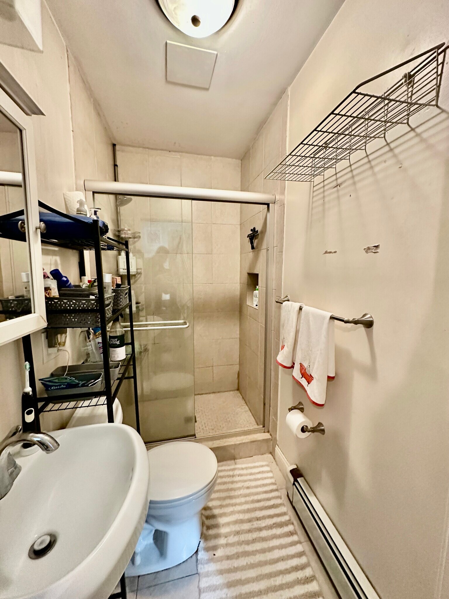 Building Photo - 93 Hillside St