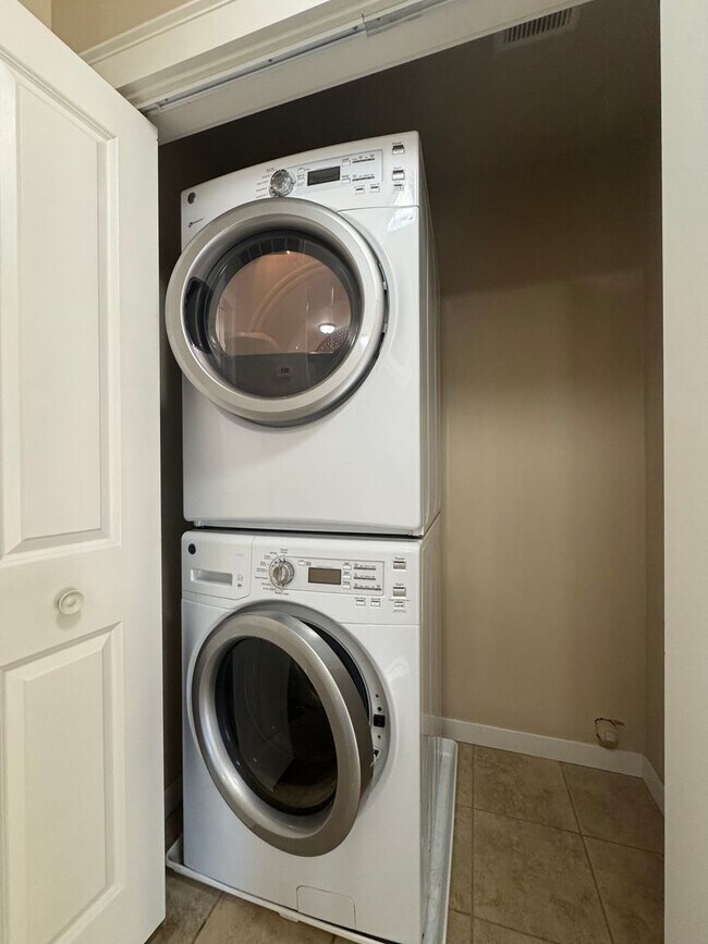 Building Photo - Cambridge Place I - 2235