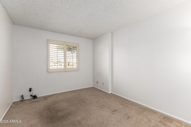 Building Photo - 3541 E Dahlia Dr