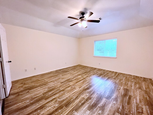 Building Photo - 126 W Russet Grove Cir