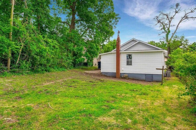 Building Photo - 158 Seay St