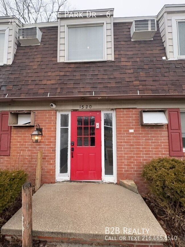 Building Photo - 1520 Brooke Park Dr