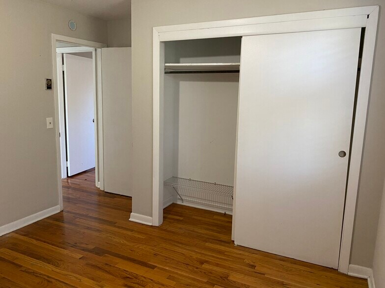 guest bedroom closet with upper and lower shelves. - 1003 Lawrence Ave