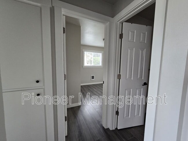 Building Photo - 2585 W Bradford Ct