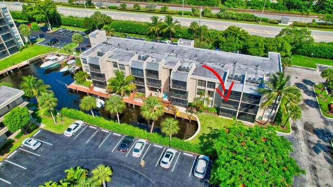 Building Photo - 16 Royal Palm Way