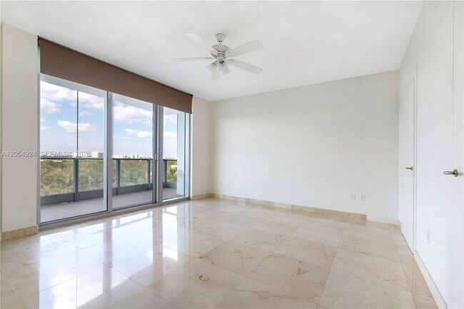 Building Photo - 2627 S Bayshore Dr