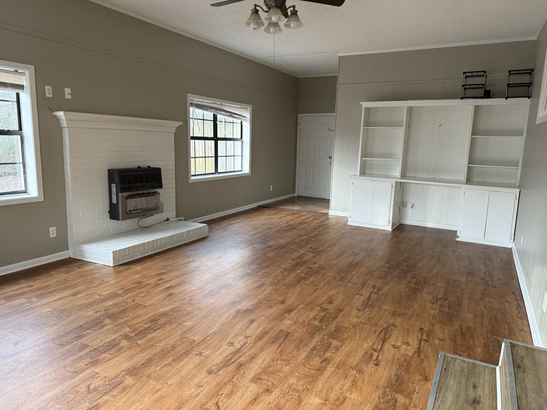 Building Photo - 2403 Danny St