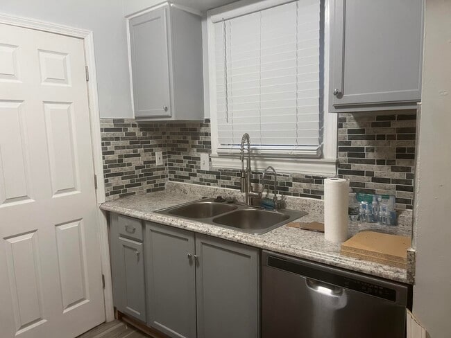 Building Photo - 3139 Greyfriars