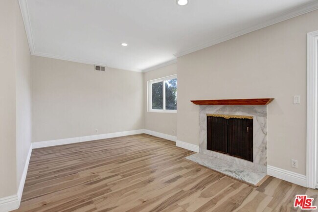 Building Photo - 16608 Park Ln Cir