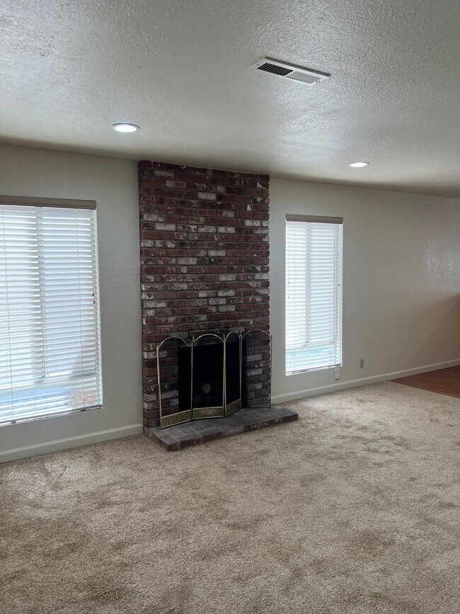 Building Photo - 2526 I St