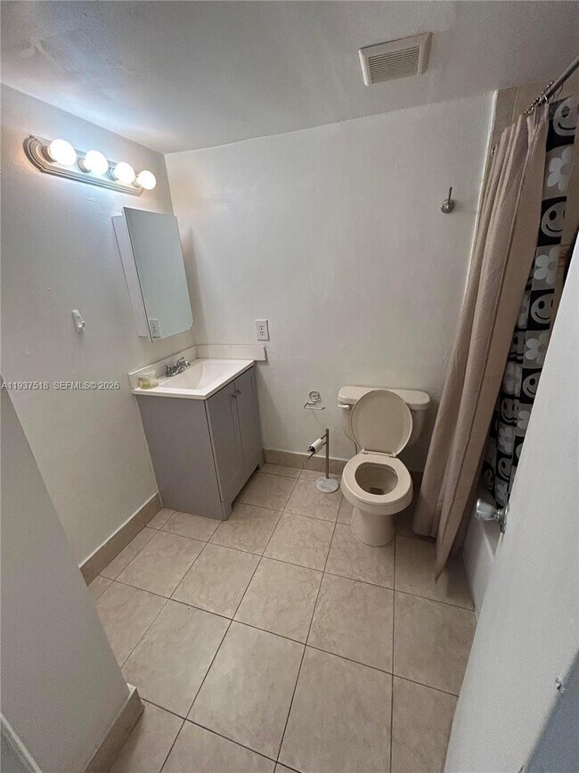 Building Photo - 1801 S Treasure Dr