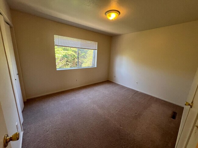 Building Photo - 830 Parcel St