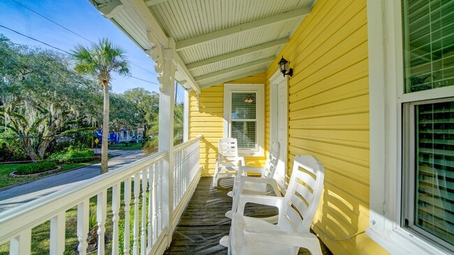 Building Photo - 14 Sanchez Ave