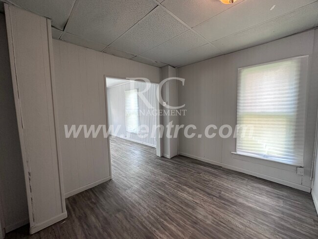 Building Photo - 512 Griffin-