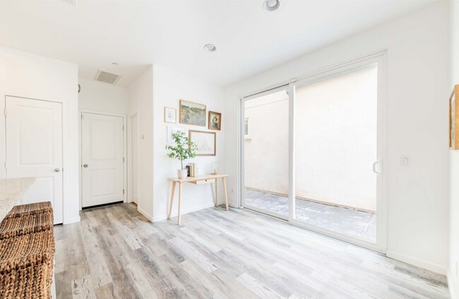 Building Photo - Spacious 3 Bed / 2.5 Bath Home in Chula Vista – Available May 15th