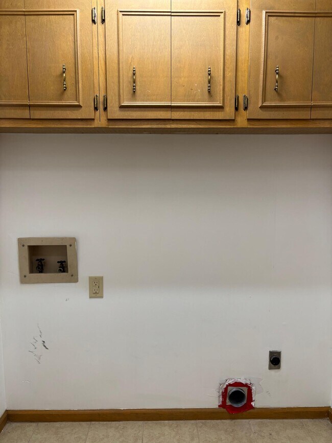 Building Photo - 1460 Crowndale Dr