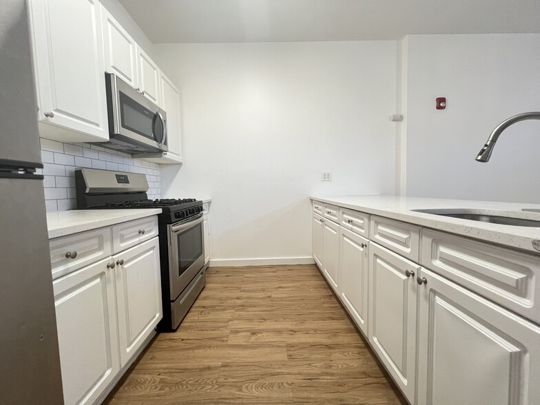 Building Photo - 52 Bergen Ave