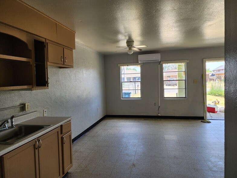 Building Photo - 6604 Simon Pl