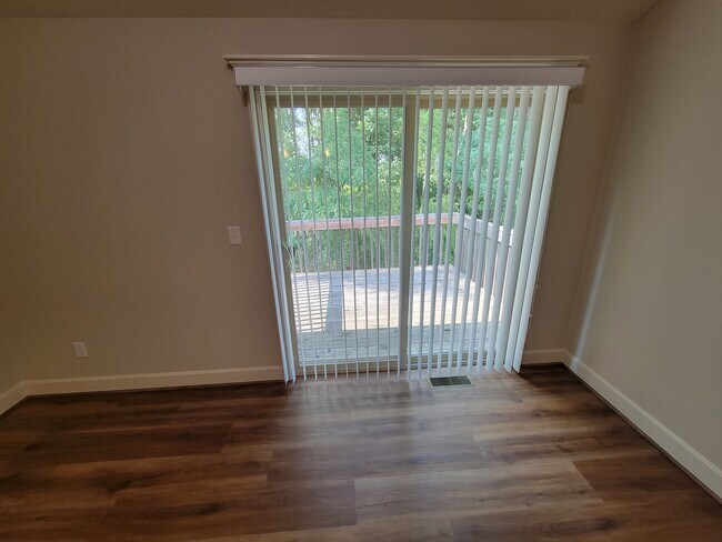 Building Photo - 9318 N Robinhood Ave