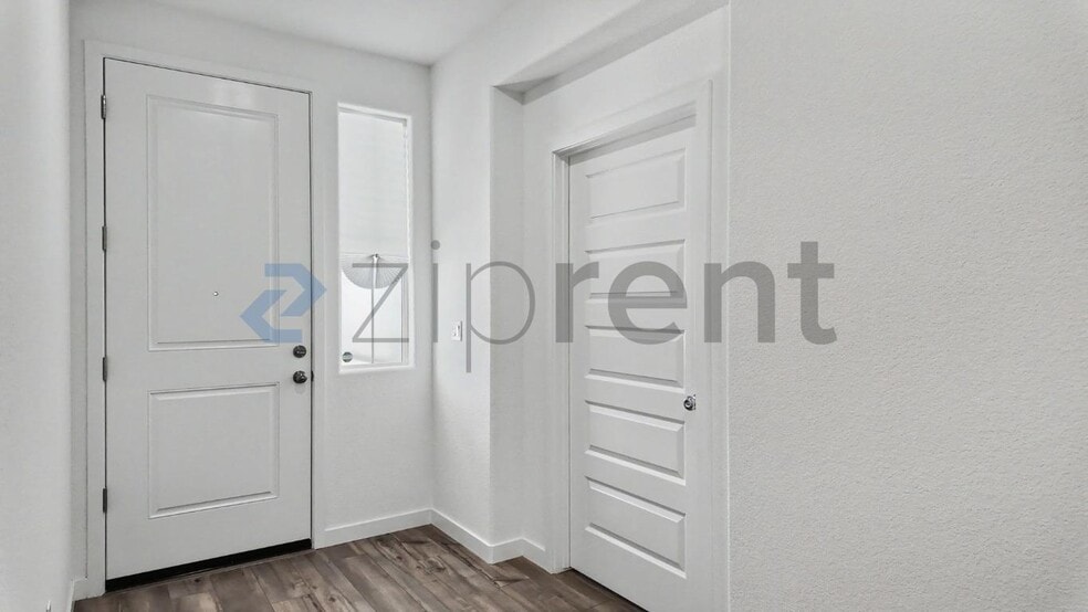 Building Photo - Unit