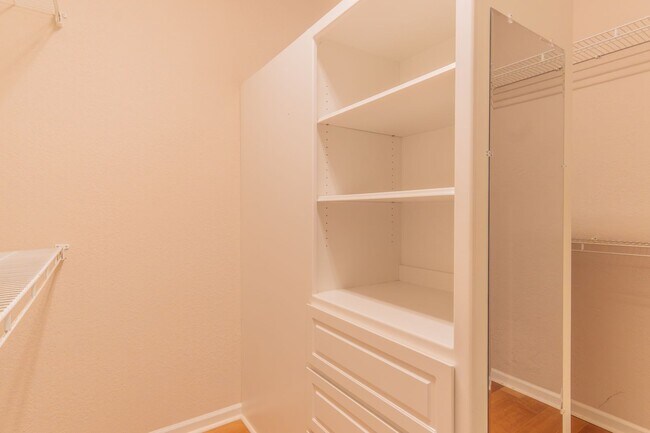 Building Photo - 10 Lindura Ln
