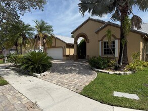 Building Photo - 807 Heritage Dr
