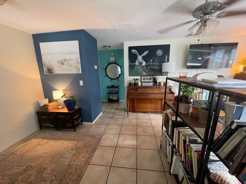 Building Photo - 173 38th Ave SE