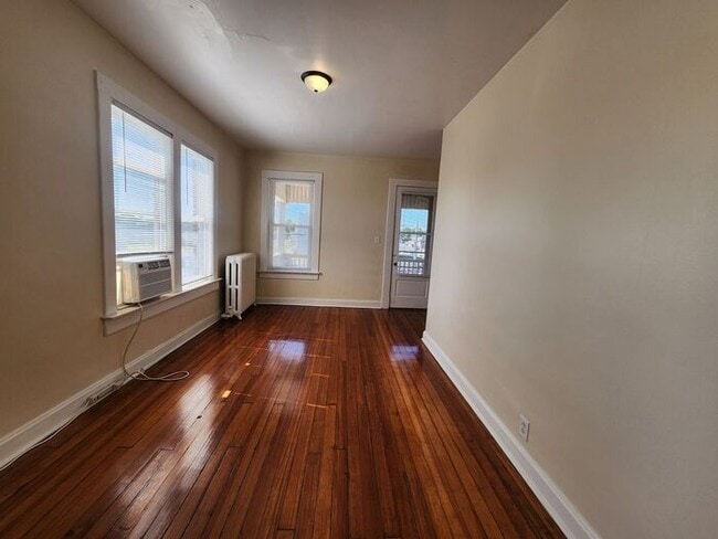 Building Photo - Close to ISU - 1 Bedroom - Gas, Water & Se...