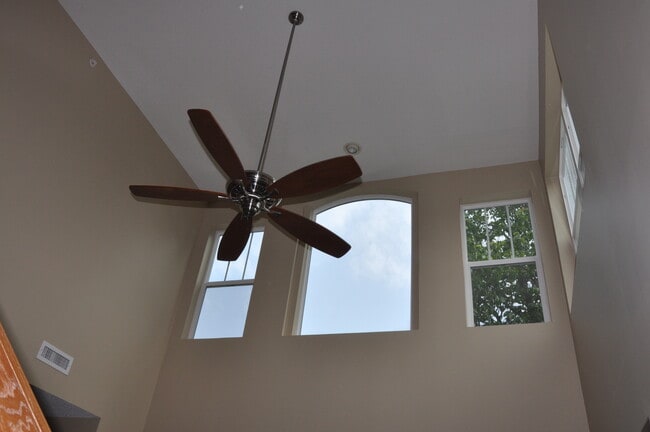 Building Photo - 9641 Linden Ln N