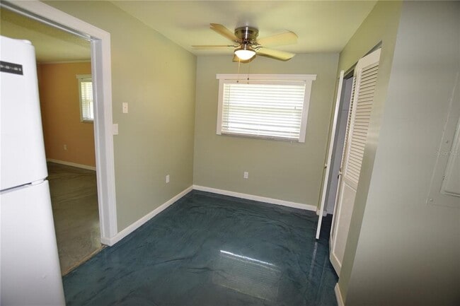 Building Photo - 305 W Hancock St