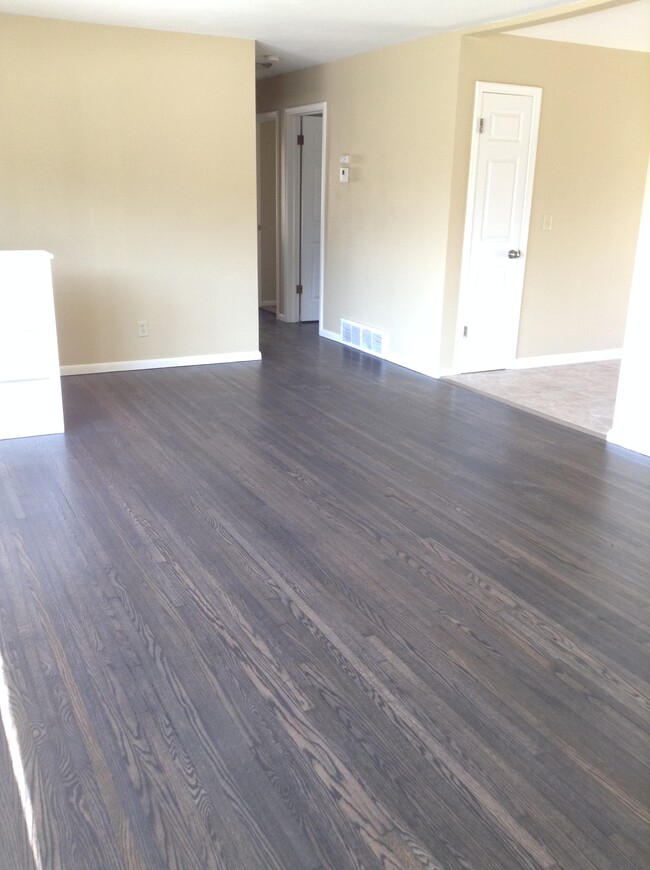 Building Photo - 1229 W Arrowhead Rd