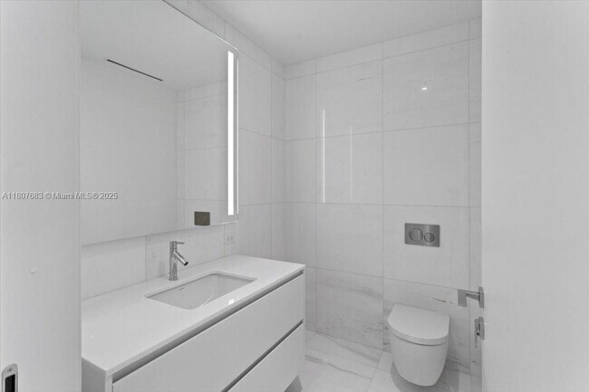 Building Photo - 300 Biscayne Blvd Way