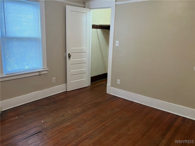 Building Photo - 2253 Niagara St