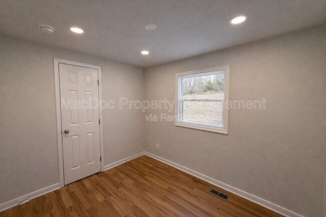 Building Photo - 13428 Ladysmith Rd